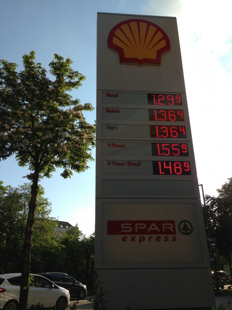 Diesel-Preise bei der Auffahrt Westautobahn